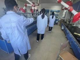 浓硫酸洒落桌面疏散人员