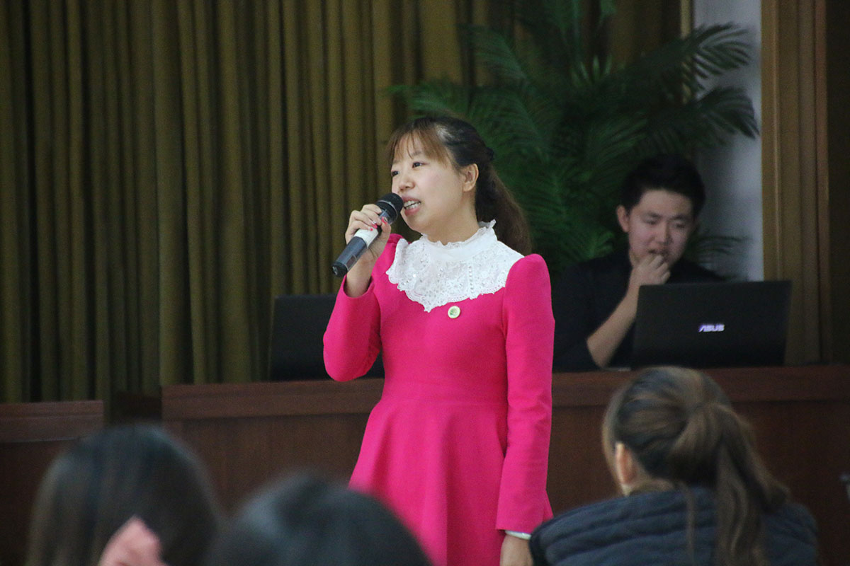 苑立杰:用心谱写,用爱浇注,没有爱做不了教育,没有大爱做不了辅导员,感谢辅导员职业赋予我的勇气和责任,让我不断领悟教育的真谛,使我的内心不断成长